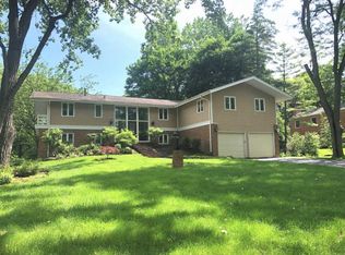 793 Cherokee Rd, Lake Forest, IL 60045