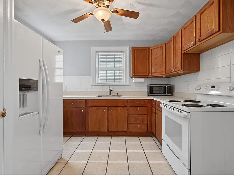 121 W Government Ave #A — Photo 10