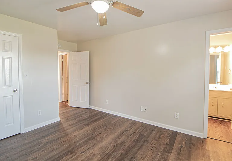 529 Indian Ave — Photo 19