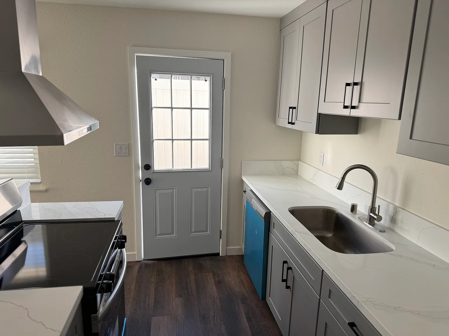 2 bed, 875 sqft, $3,500 — Photo 2