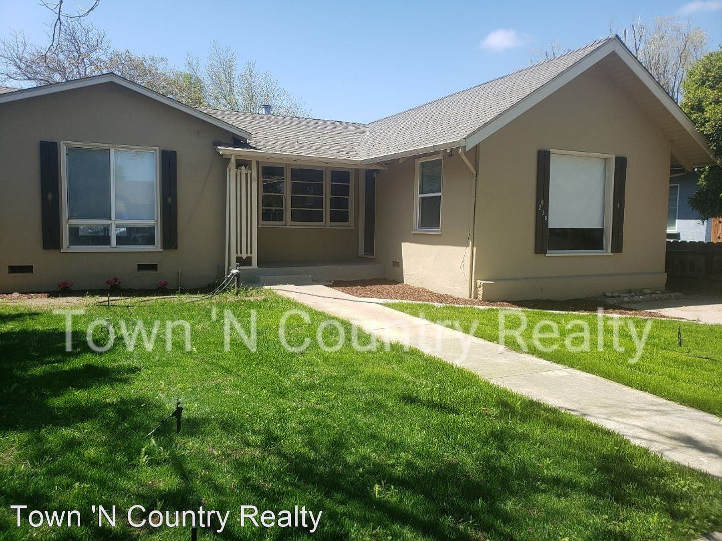 239 10th St, Greenfield, CA 93927 | Zillow