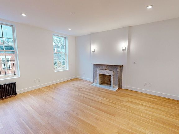 3rd image of 20 Bethune St APT 4B