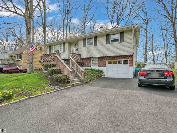 2nd image of 14 Woods Edge Rd