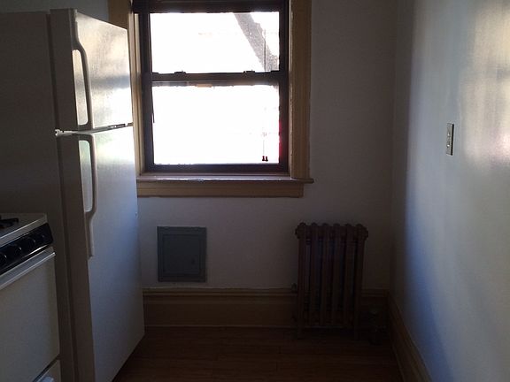 4th image of 681 Manhattan Ave APT 2R