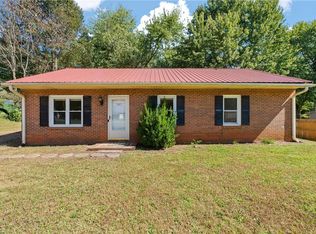 525 Heatherton Ln, Rural Hall, NC 27045