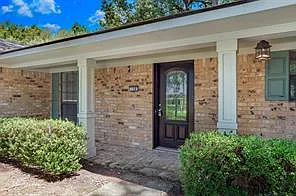 108 Deerwood Ln — Photo 2