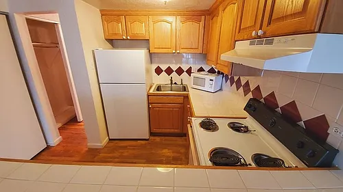655 N Pearl St Photo 1