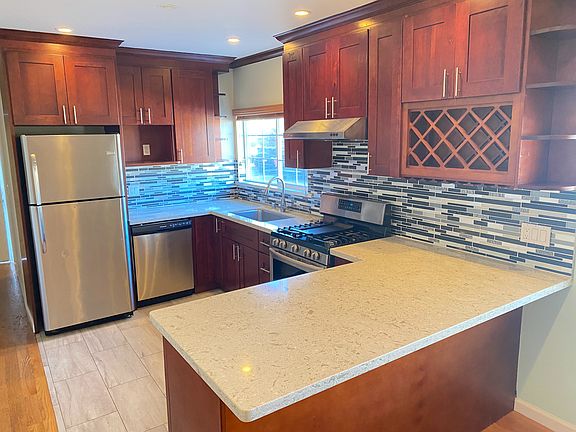 2nd image of 719 Linden Ave