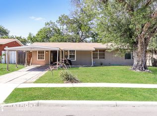 455 Maplewood Ln, San Antonio, TX 78216