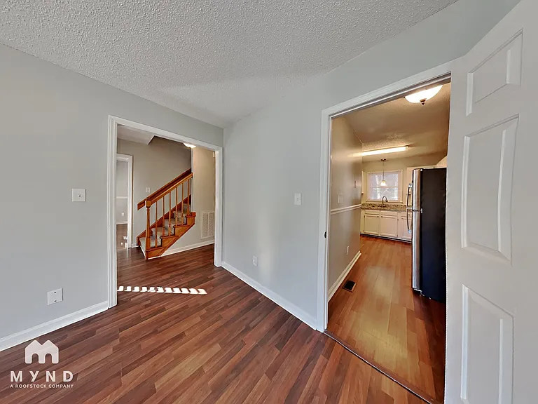 904 Estelle Ct — Photo 10
