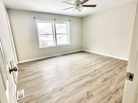 3rd image of 24 Magnolia Rd #3
