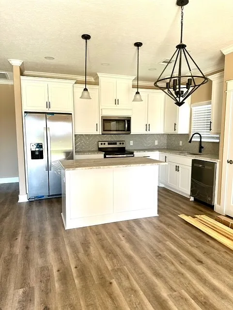 3 bed, 1200 sqft, $1,800 — Photo 2
