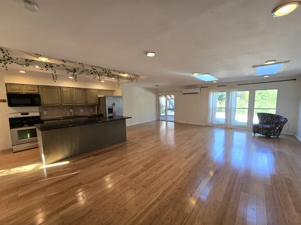 15113 Candytuft Ln, Rockville, MD 20853