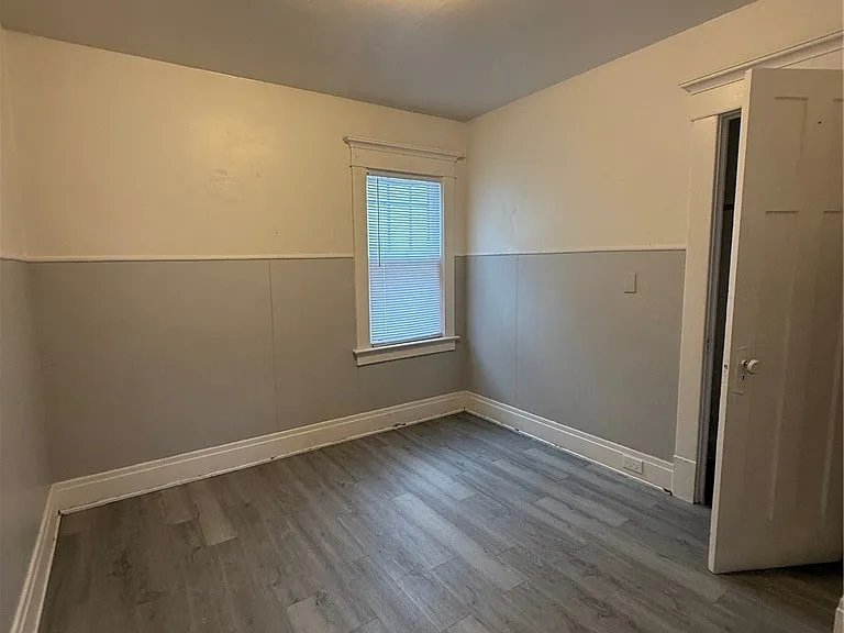 61 Baxter St #UPPER — Photo 13