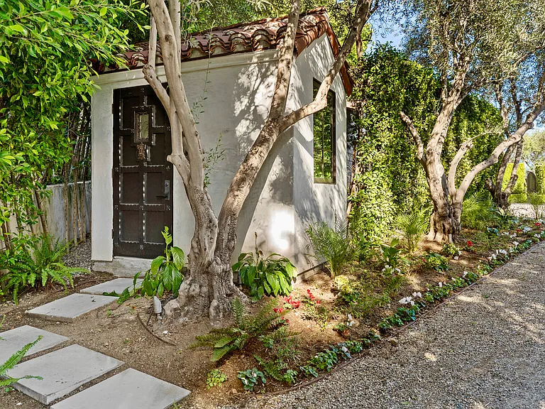 8159 Hollywood Blvd — Photo 6