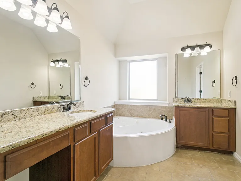 2450 Sunderland Ln — Photo 19