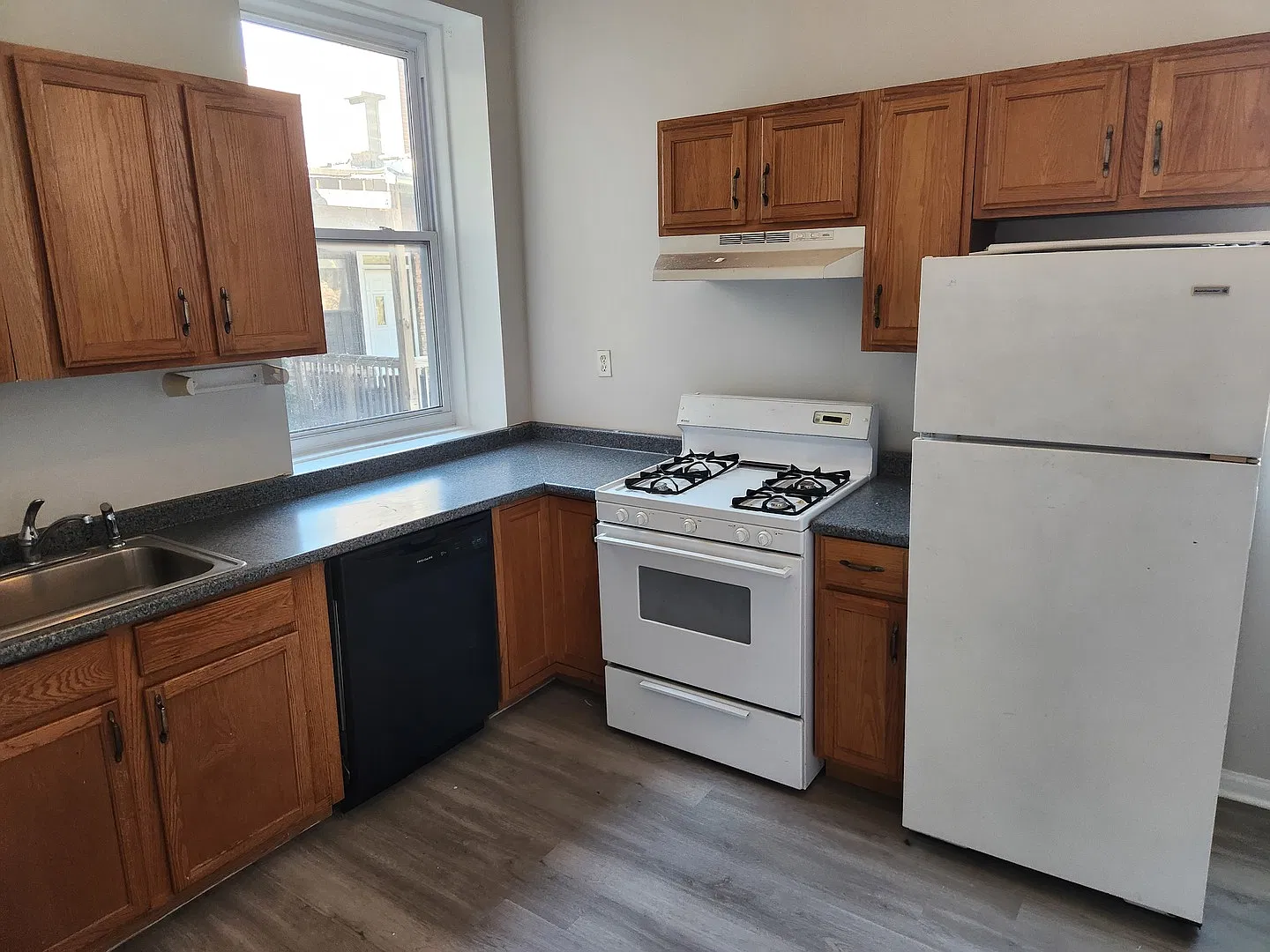 2 bed, 1000 sqft, $2,600 — Photo 3