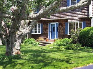 11 Circle Dr, Middletown, RI 02842