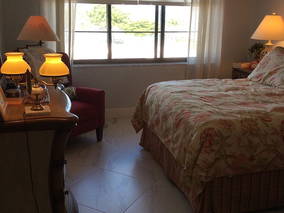 1st image of 175 SE Saint Lucie Blvd #28