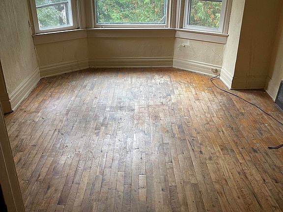 5th image of 127 N Iroquois St