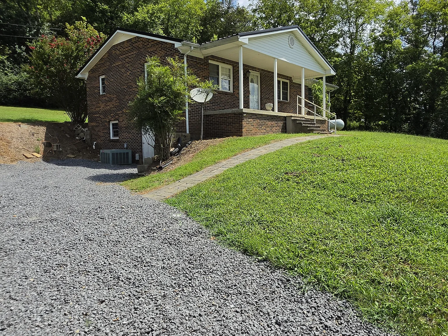 3 bed, 1170 sqft, $1,550 — Photo 3