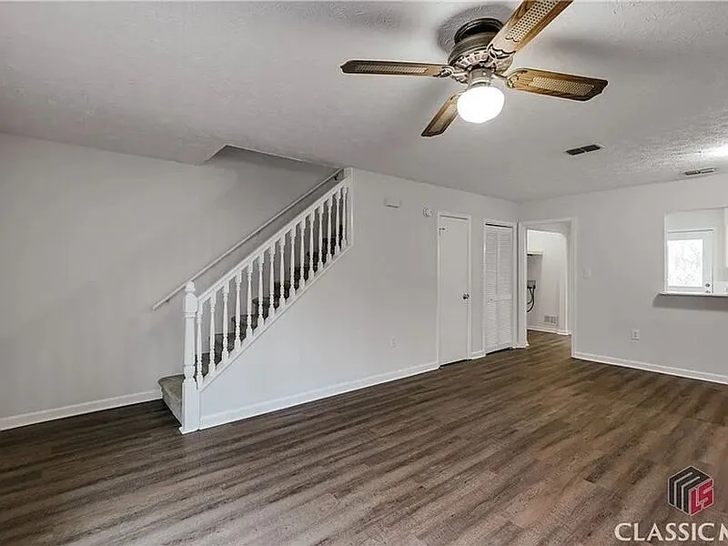 2 bed, 1.5 bath, 1292 sqft, $1,300 — Photo 3