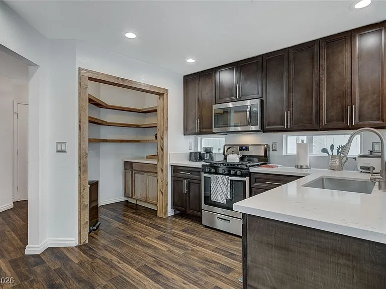 8208 Ogee Dr — Photo 14