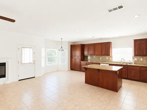 4051 Prestwick Ln, Palmdale, CA 93551