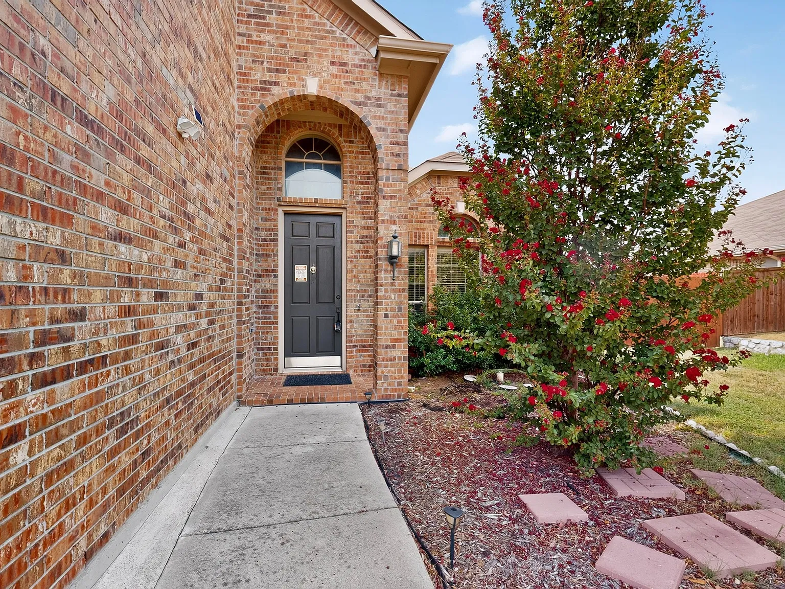 5 bed, 2600 sqft, $2,750 — Photo 4