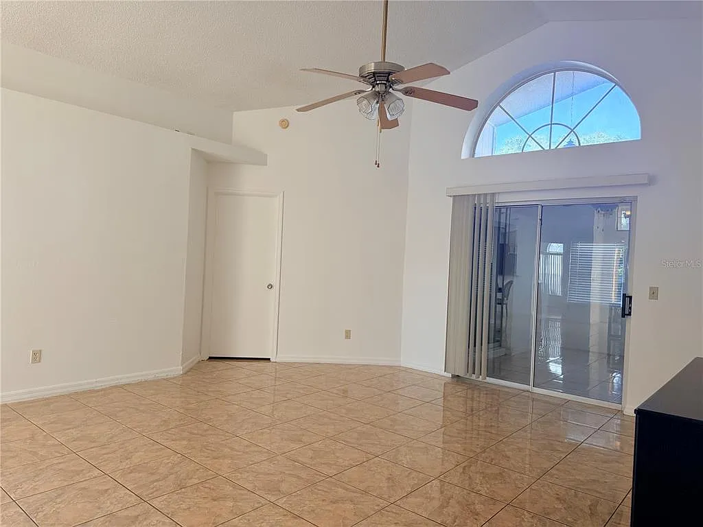 4 bed, 2.0 bath, 1520 sqft, $2,500 — Photo 2