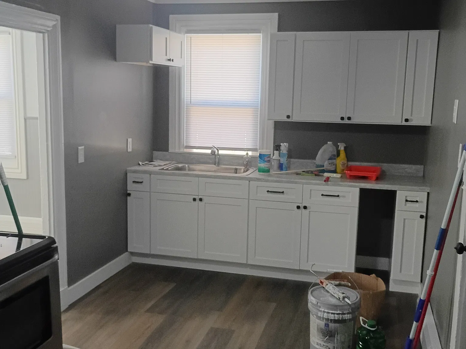 3 bed, 704 sqft, $1,950 — Photo 1