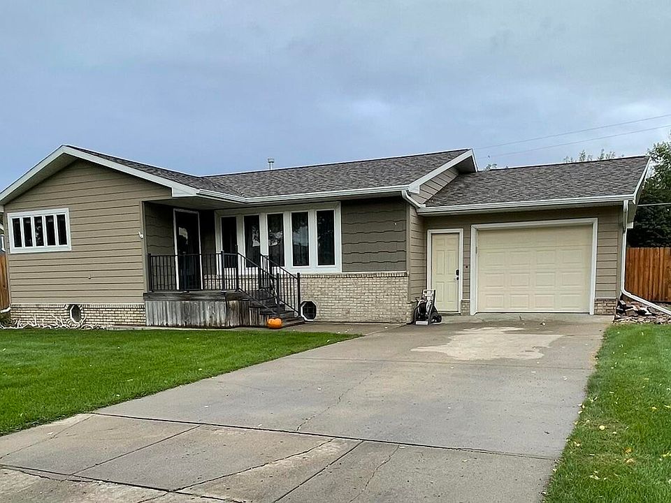914 9th Ave W, Mobridge, SD 57601 Zillow
