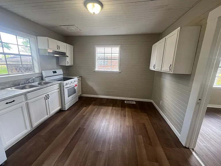 2720 31st Ave — Photo 12