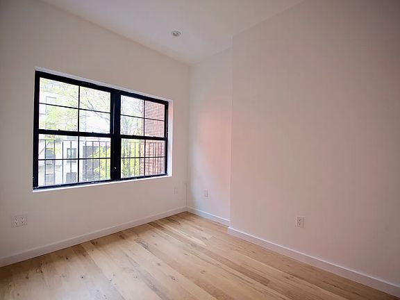 4th image of 172 Elizabeth St Unit Penthouse