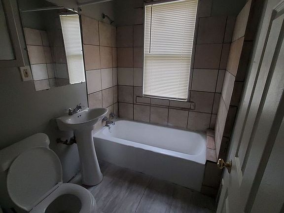 4th image of 3143-3143A N 14th St #3143