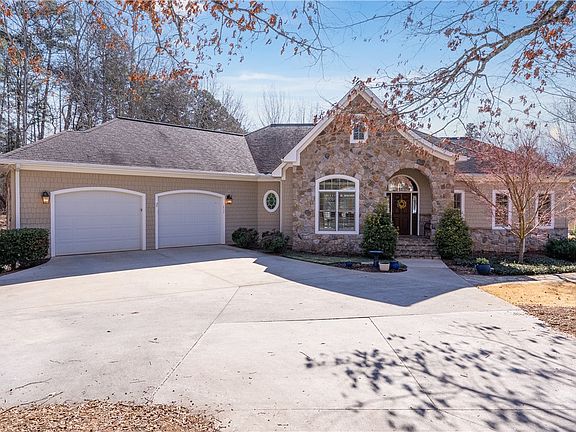 3rd image of 613 Lighthouse Ct