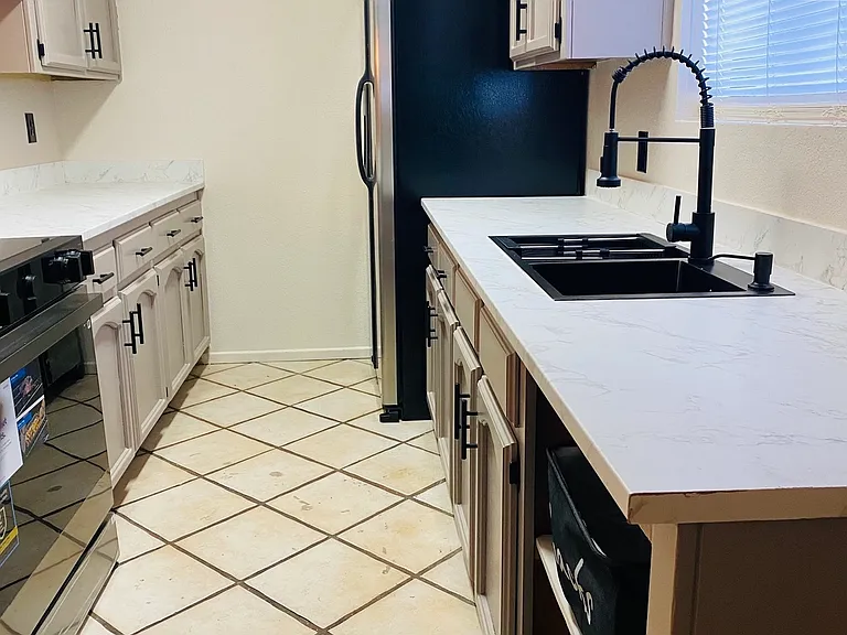 833 S Avenue A #2 — Photo 2