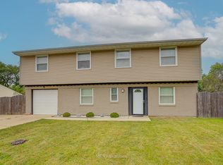 350 Deerfield Dr, Bolingbrook, IL 60440