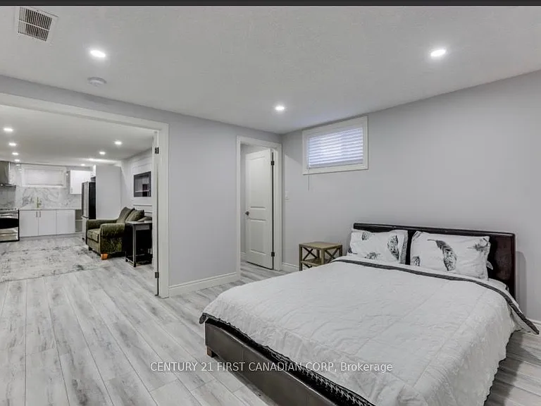 3194 Morgan Ave #LOWER — Photo 10