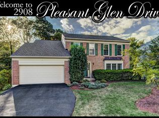 2908 Pleasant Glen Dr, Herndon, VA 20171