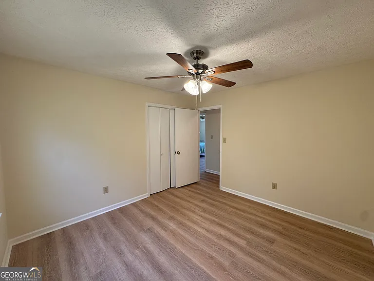 1041 Limmerick Dr — Photo 17