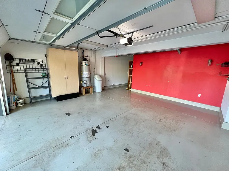 Spacious 3BR Bluff Heights Home | Gated Yard, Garage & Modern Upgrades — Photo 31