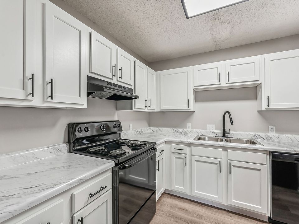 2 Bedroom/2 Bath Garden