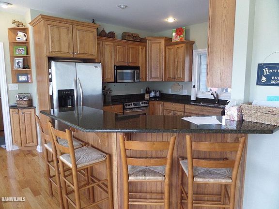 3rd image of 28-29 Southview Dr
