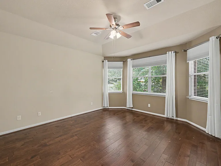 1912 Hill Manor Dr — Photo 14