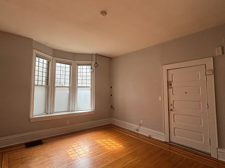 2413 Dupont Ave S #2 — Photo 8