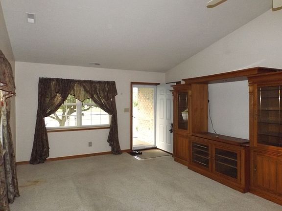 4th image of 1105 E Apple Blossom Ln