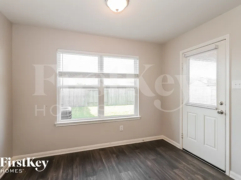 3004 Oak Ln — Photo 11