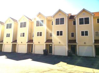527 W Thames St UNIT 32, Norwich, CT 06360