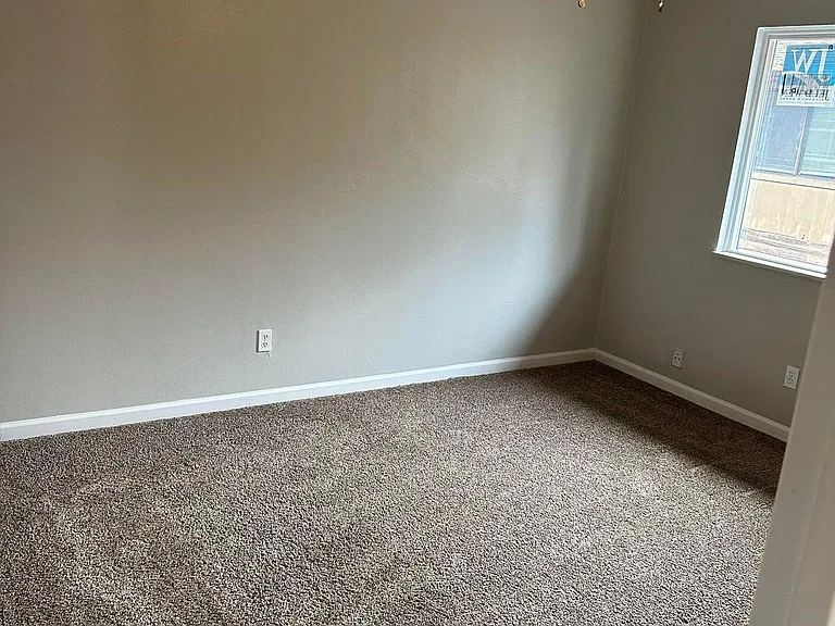 2624 Eastview Dr #5 — Photo 5
